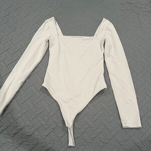 Aritzia Babaton Contour Squareneck Longsleeve Bodysuit